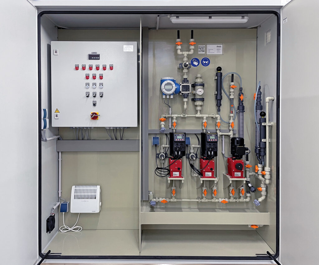 Bei Akudo gefertigte Dosieranlage für Fällmittel